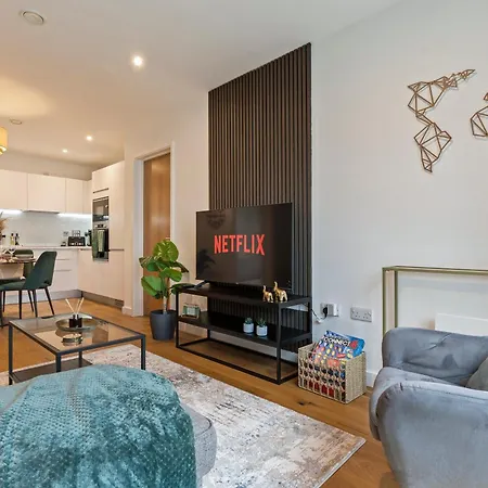 Shanti - 2bed 2bath Centre - Wifi - Netflix- Parking- Modern- Perfect For Family, Contractors, Leisure, Business By Shanti Nights *