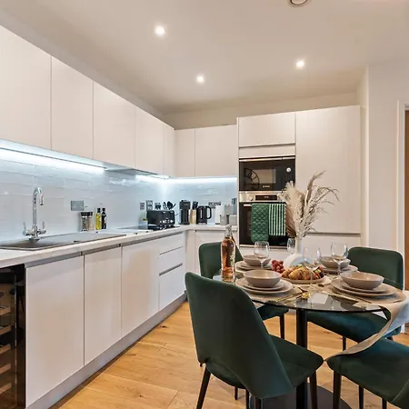 Lägenhet Shanti - 2bed 2bath Centre - Wifi - Netflix- Parking- Modern- Perfect For Family, Contractors, Leisure, Business By Shanti Nights Birmingham