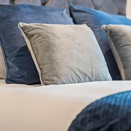 Lägenhet Shanti - 2bed 2bath Centre - Wifi - Netflix- Parking- Modern- Perfect For Family, Contractors, Leisure, Business By Shanti Nights