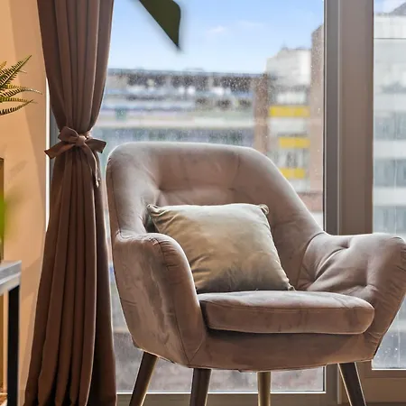 Shanti - 2bed 2bath Centre - Wifi - Netflix- Parking- Modern- Perfect For Family, Contractors, Leisure, Business By Shanti Nights