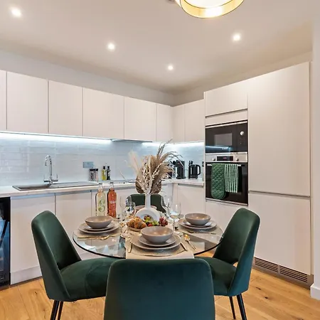 Lägenhet Shanti - 2bed 2bath Centre - Wifi - Netflix- Parking- Modern- Perfect For Family, Contractors, Leisure, Business By Shanti Nights *